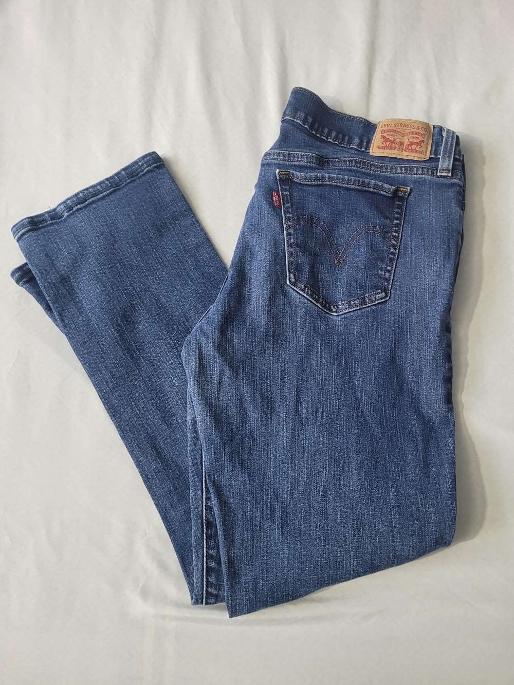 Levi's Women's Red Tav Dark Blue Straight Jeans